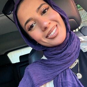 Meet your Posher, Dina